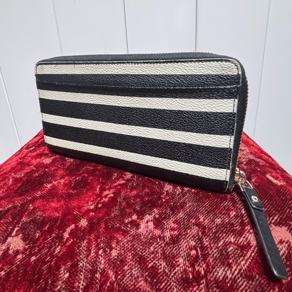 Kate Spade New York Hyde Lane Stripe long wallet in black/cream - Picture 3 of 6